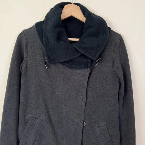 LULULEMON  | GRATITUDE WRAP IN HEATHERED CHARCOAL - Picture 3 of 14